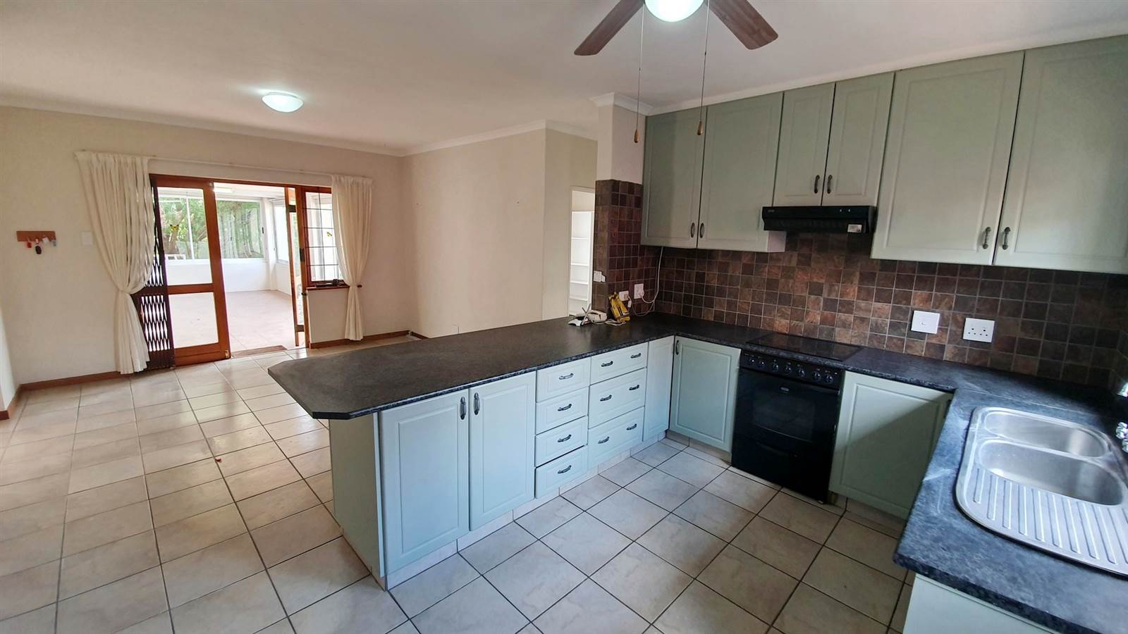 3 Bed House in Montagu photo number 9