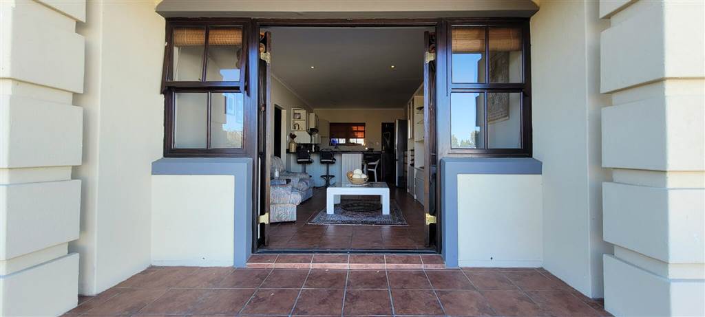 2 Bed House in Swellendam photo number 2