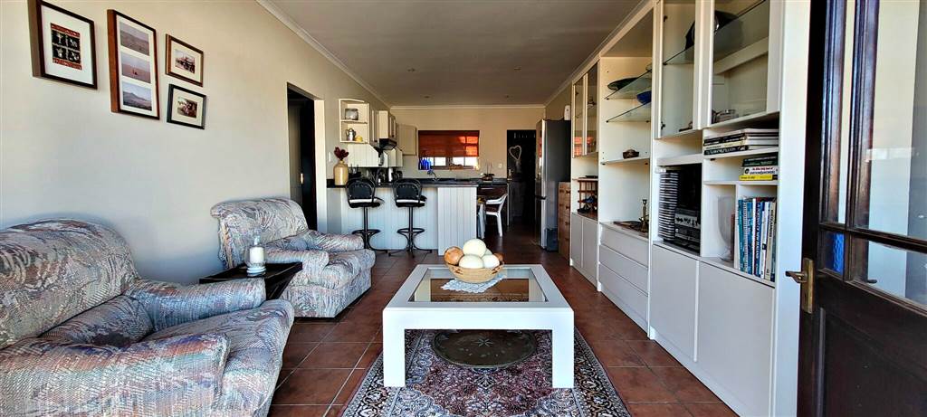 2 Bed House in Swellendam photo number 3