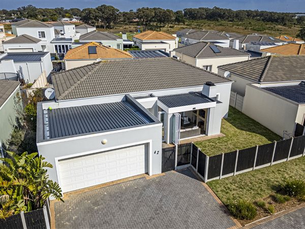 4 Bedroom Townhouse 4 Bedroom Townhouse