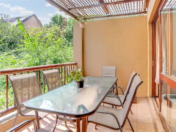 2.5 Bed Apartment in Douglasdale