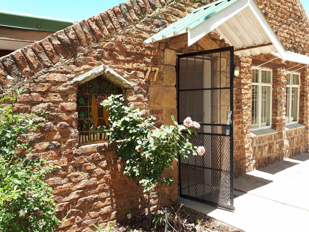 4 Bed House in Clarens photo number 17