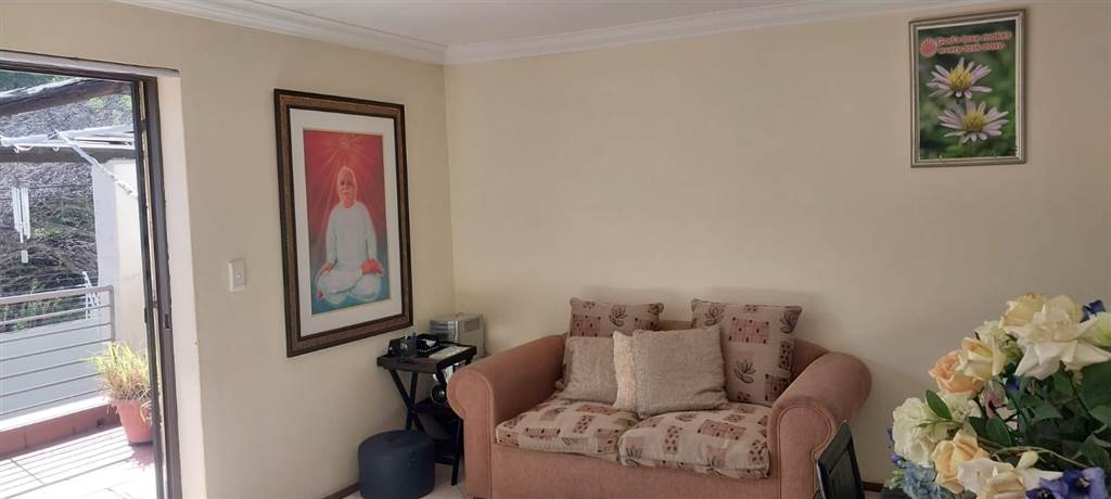 2 Bed Apartment in Linksfield photo number 3