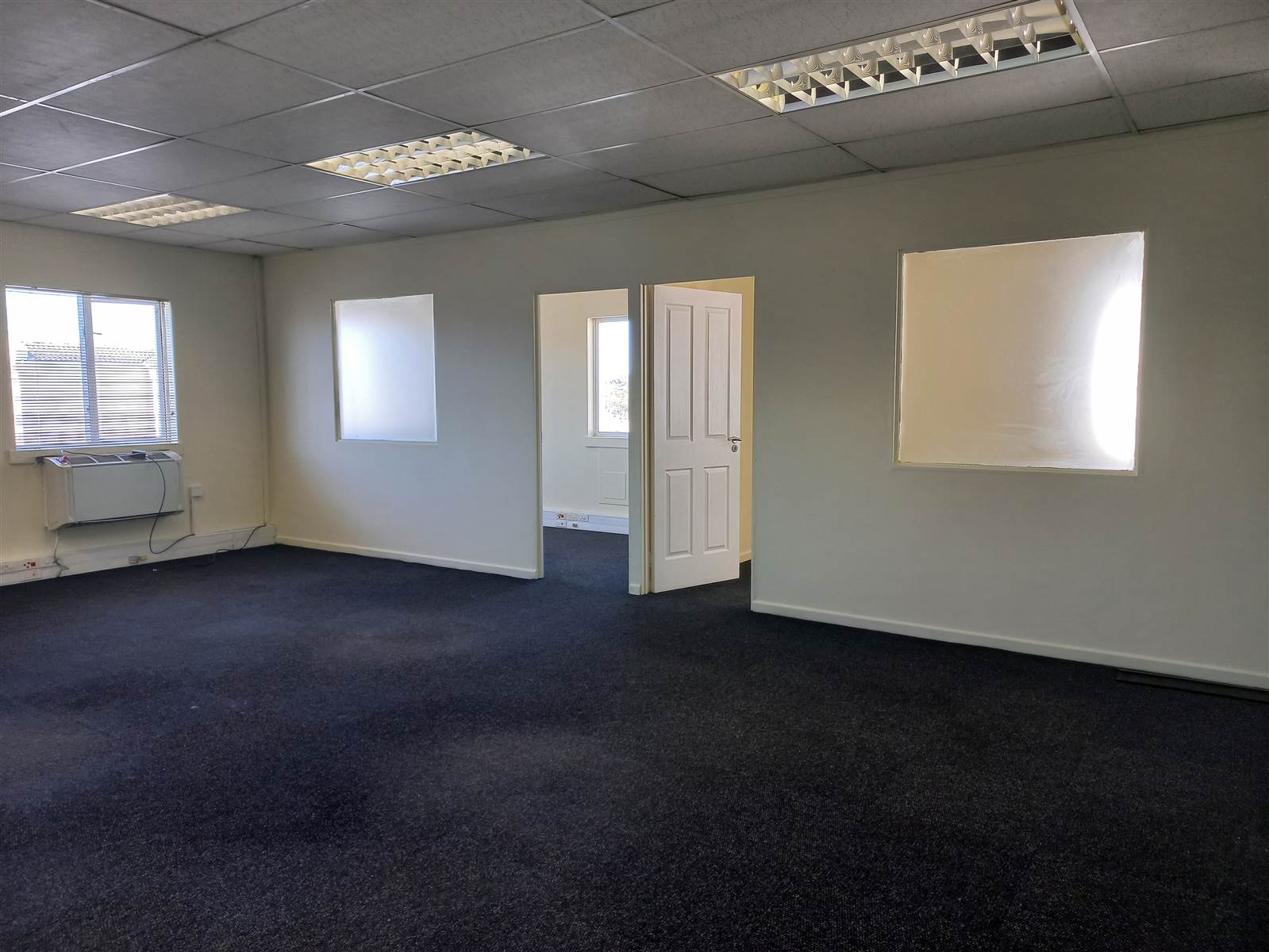 99  m² Commercial space in Somerset West Central photo number 3