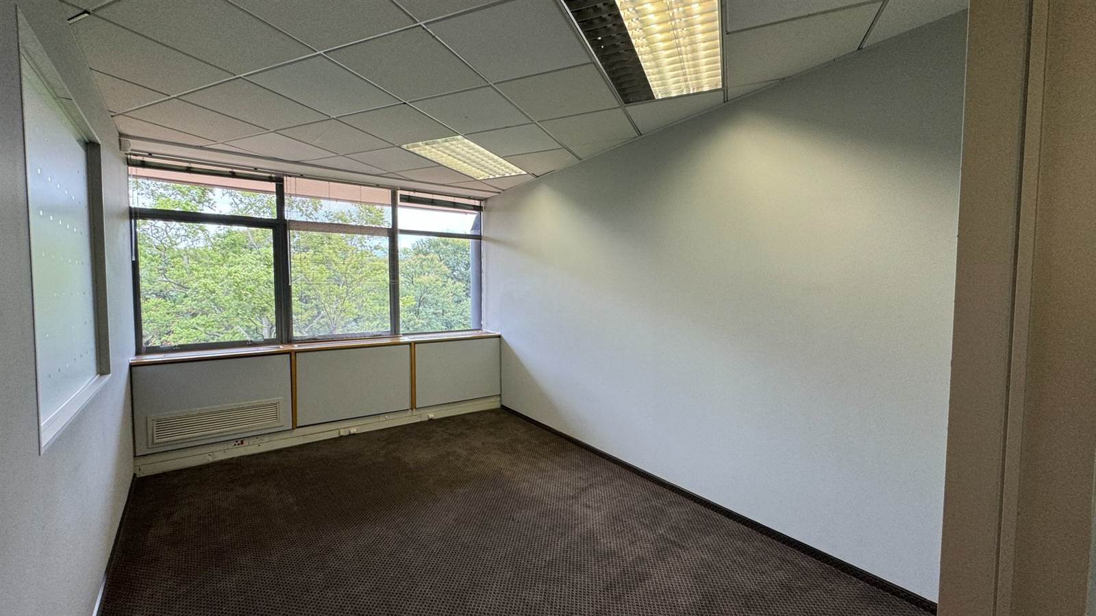 375  m² Commercial space in Woodmead photo number 21