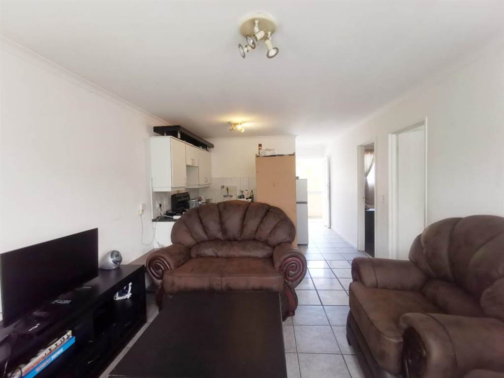 2 Bed Apartment in Pinelands photo number 7