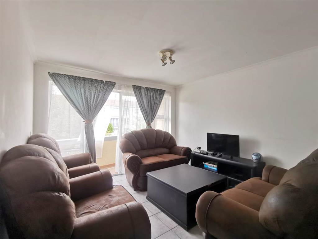 2 Bed Apartment in Pinelands photo number 6