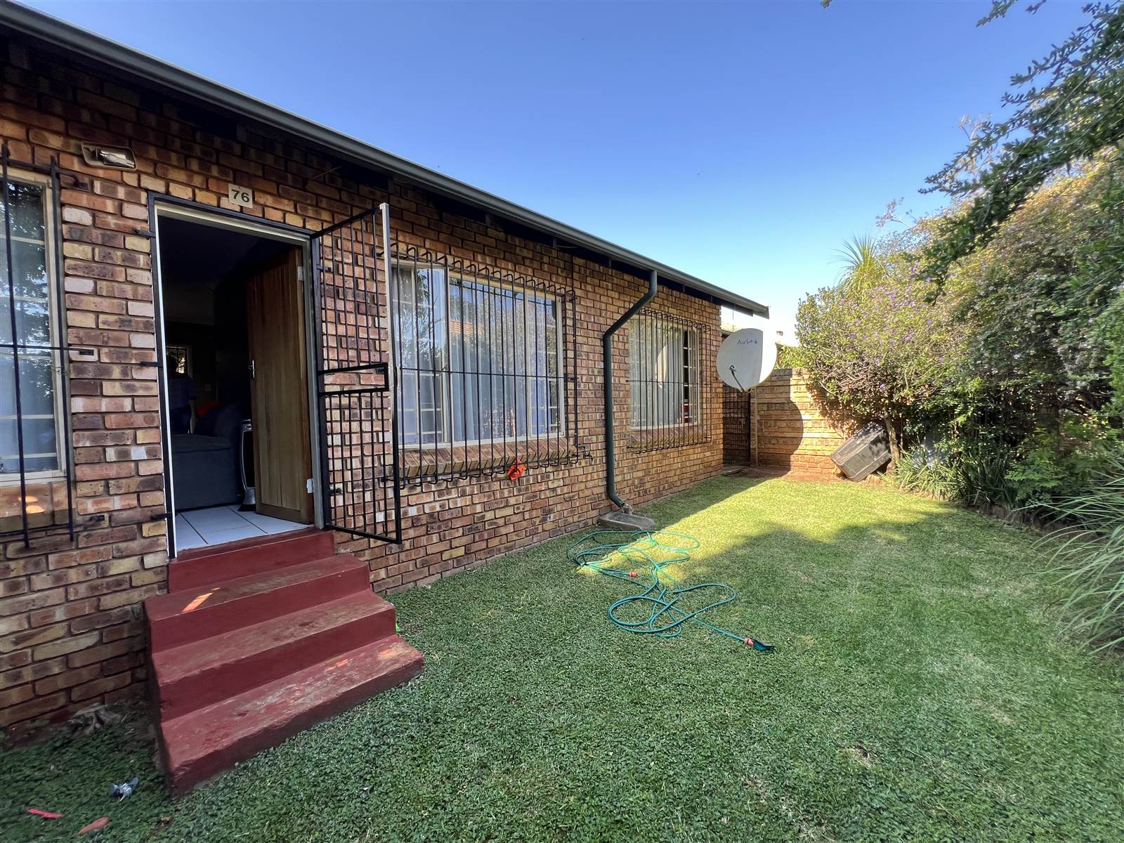 2 Bed Townhouse in Rooihuiskraal North photo number 1
