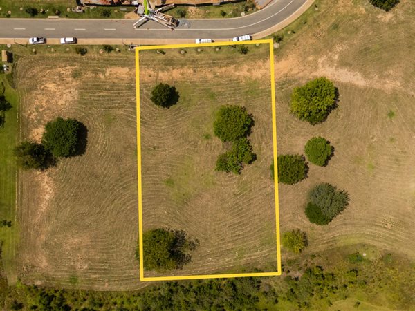 3 205 m² Land