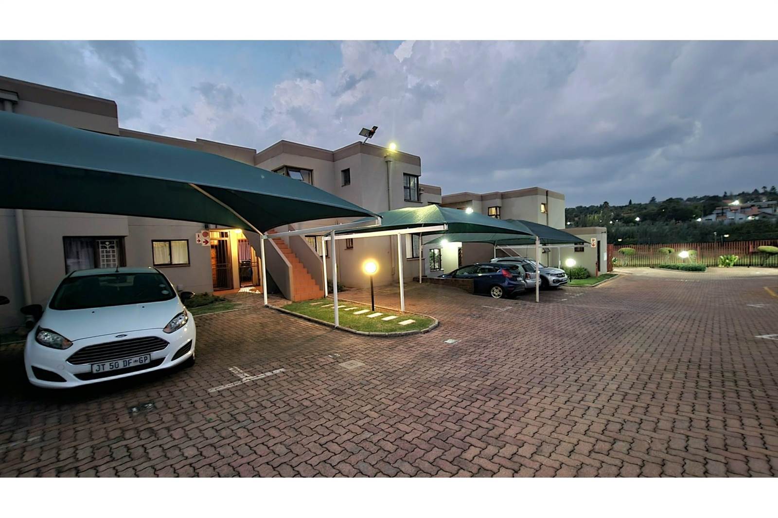 2 Bed Townhouse in Glenvista photo number 13