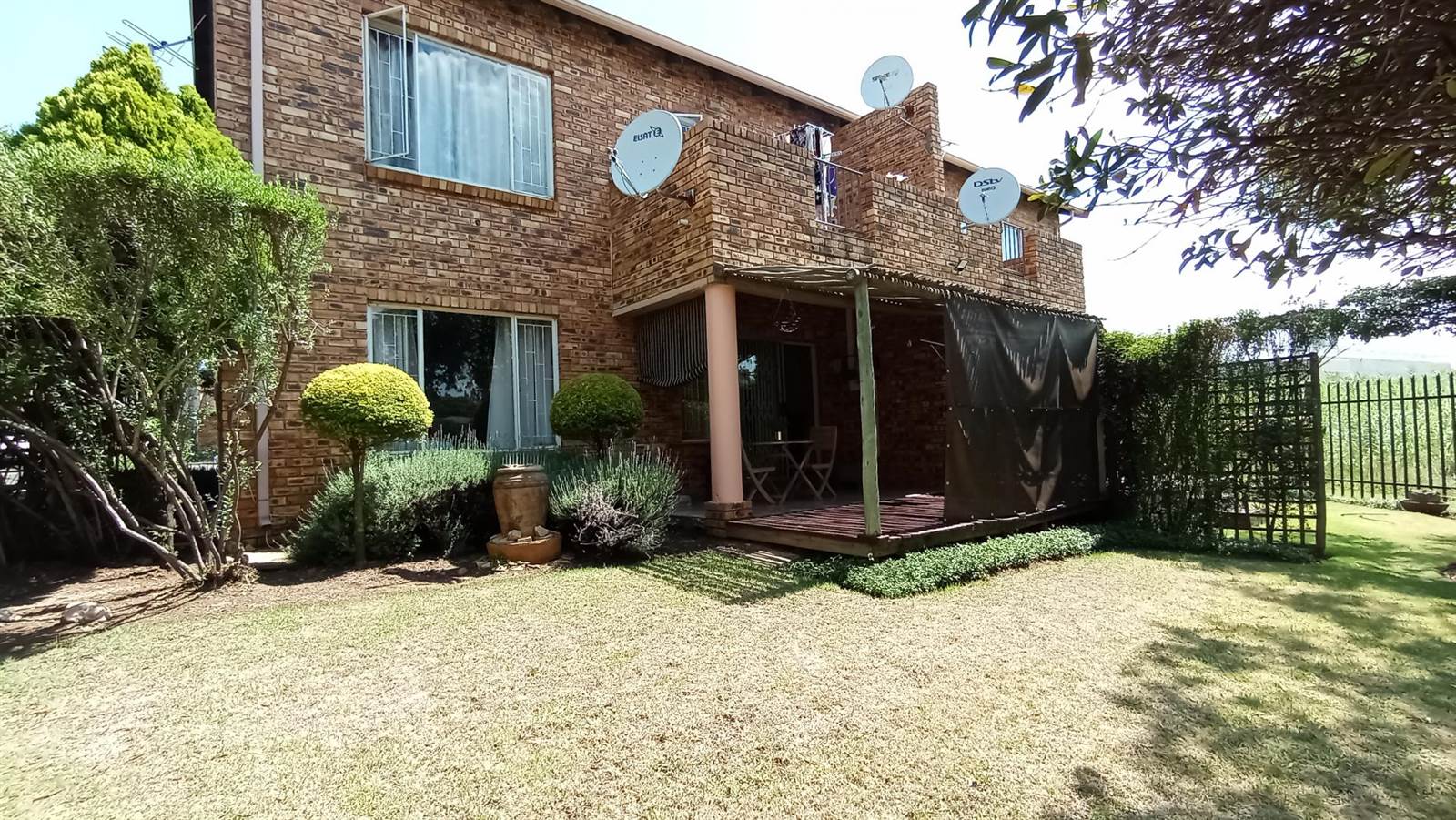 2 Bed Townhouse in Wilgeheuwel photo number 12