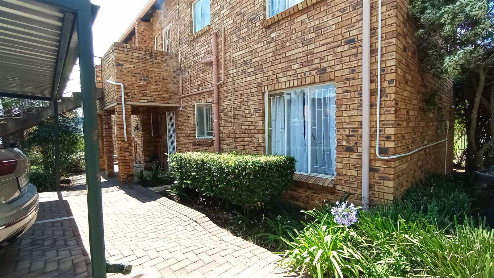 2 Bed Townhouse in Wilgeheuwel photo number 1