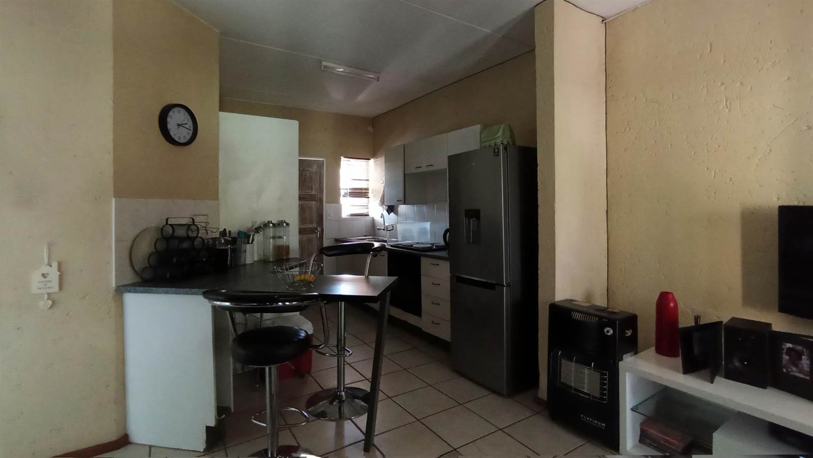 2 Bed Townhouse in Wilgeheuwel photo number 5
