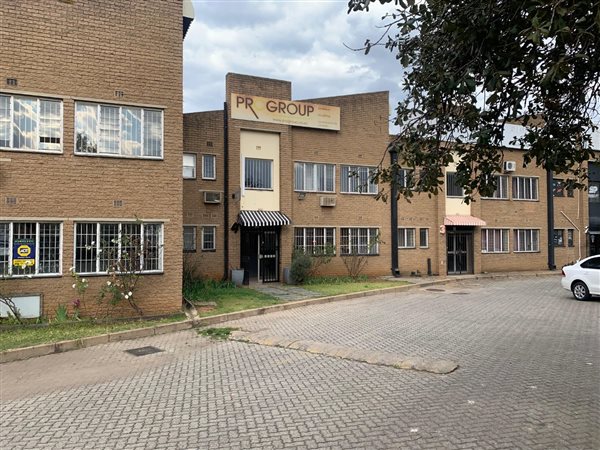 1 002 m² Commercial space 1 002 m² Commercial space