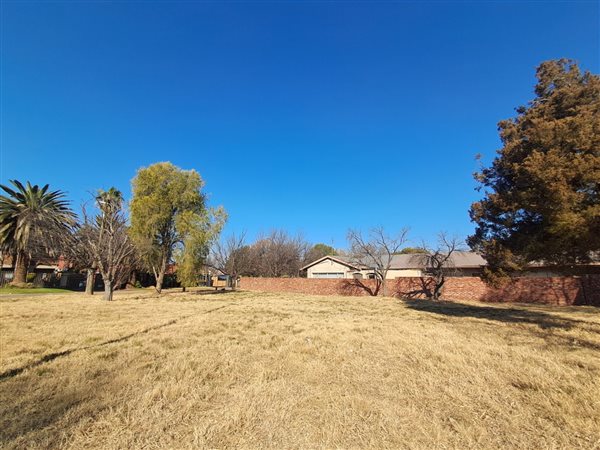 570 m² Land