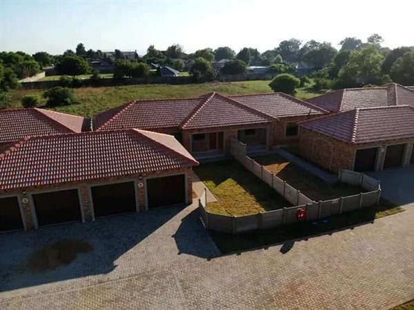 3 Bedroom Townhouse 3 Bedroom Townhouse