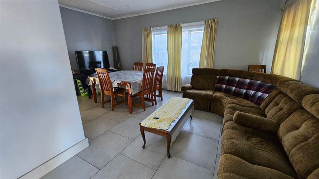 4 Bed House in Rondebosch East photo number 8