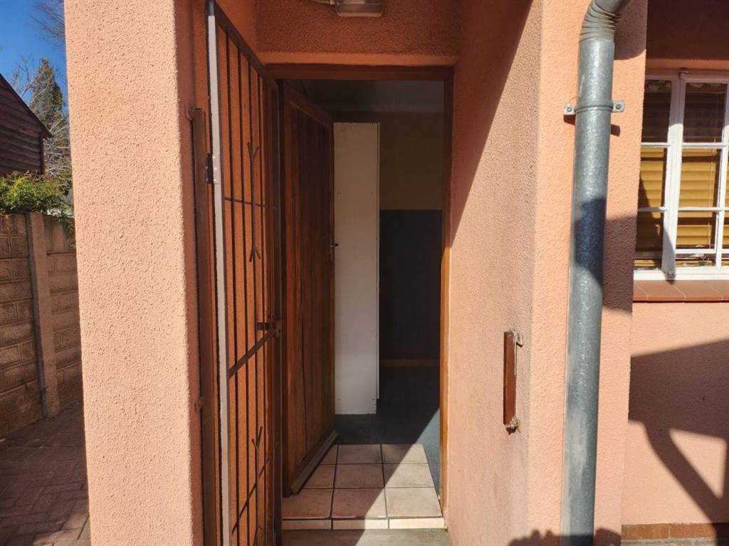 1 Bed Apartment in Secunda photo number 2
