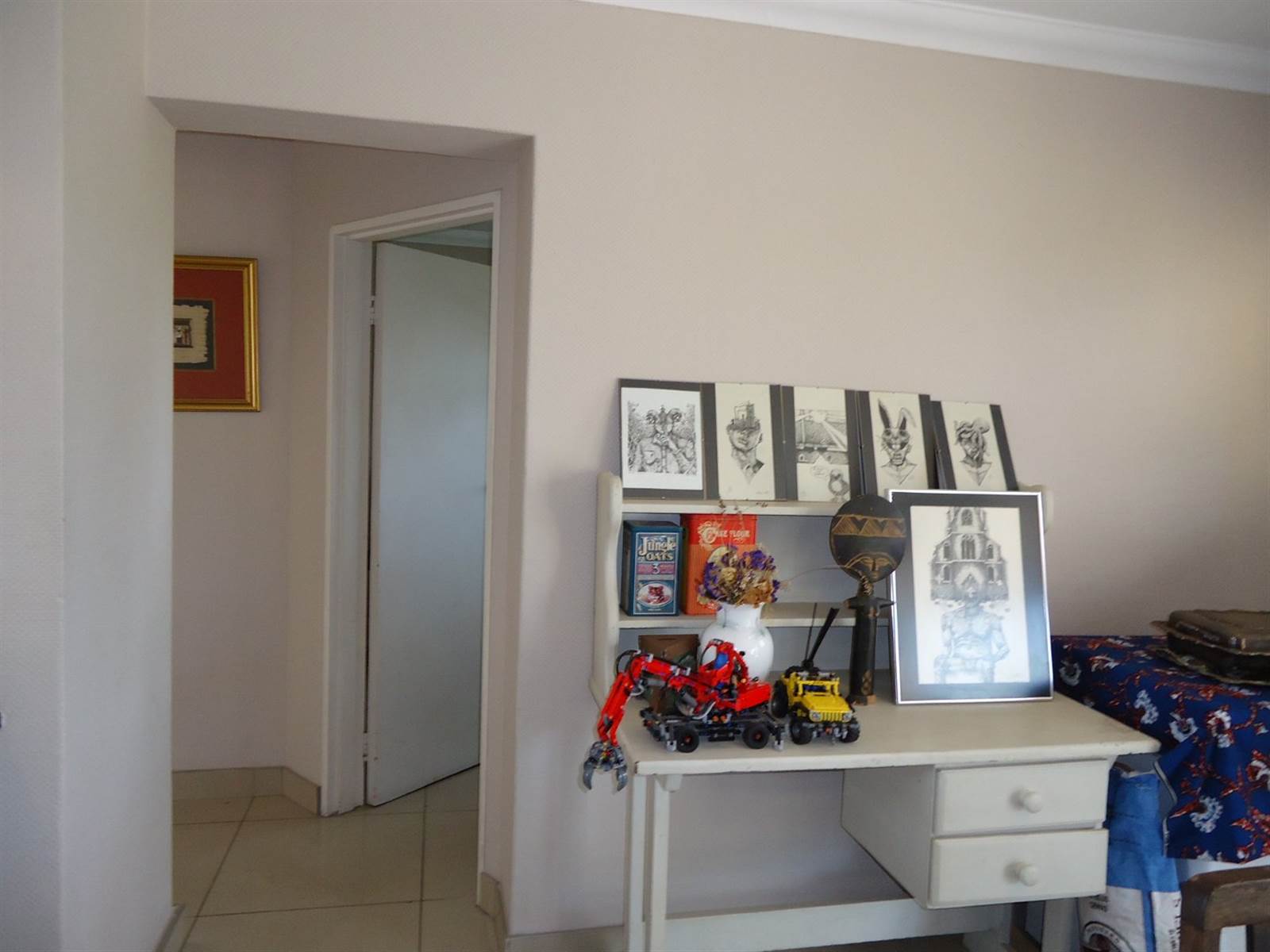2 Bed Townhouse in Waterkloof Ridge photo number 16