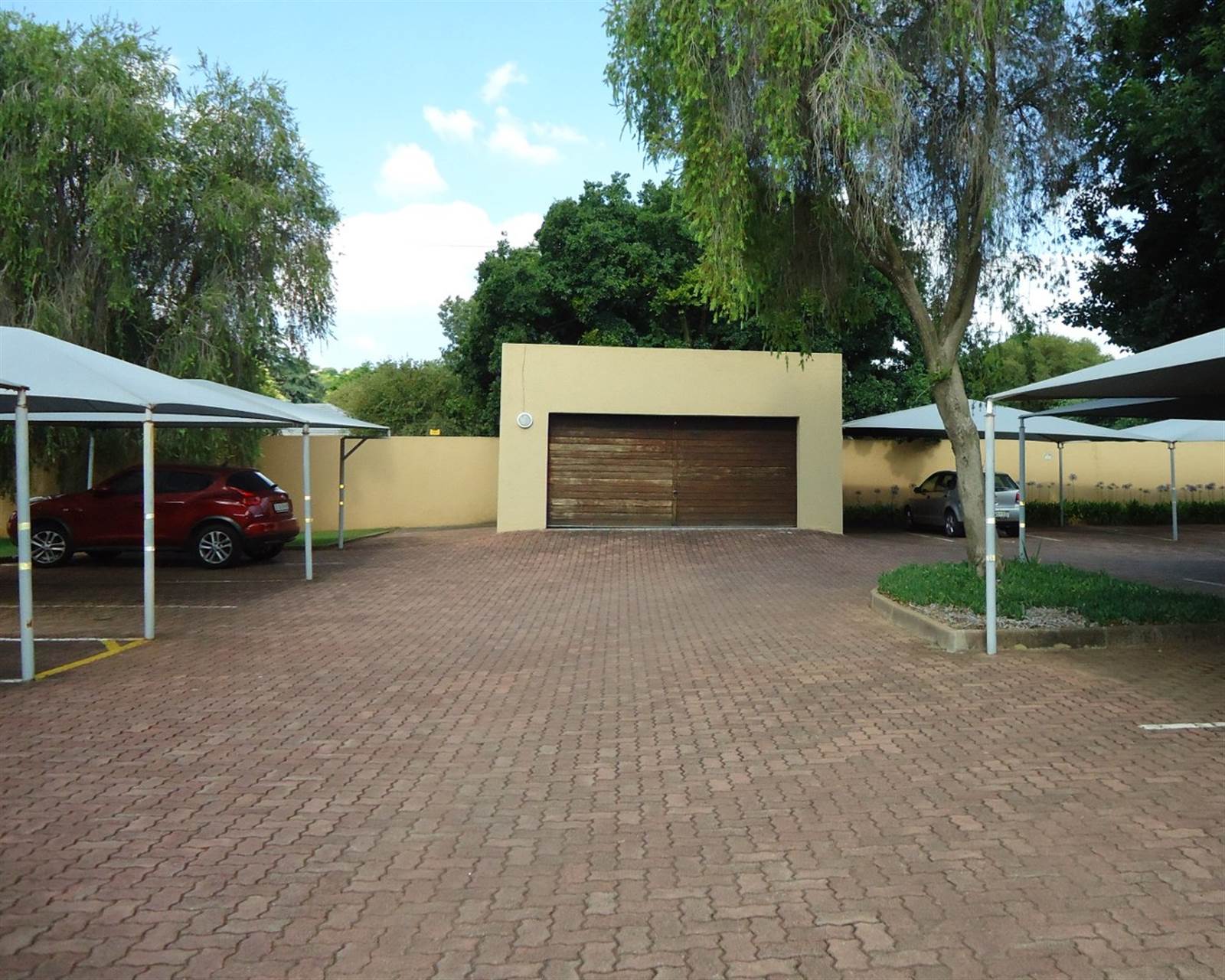 2 Bed Townhouse in Waterkloof Ridge photo number 21