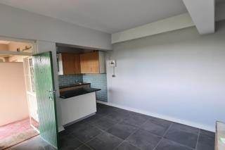 1 Bed Apartment in Cyrildene photo number 14
