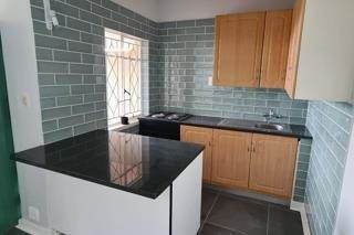 1 Bed Apartment in Cyrildene photo number 12