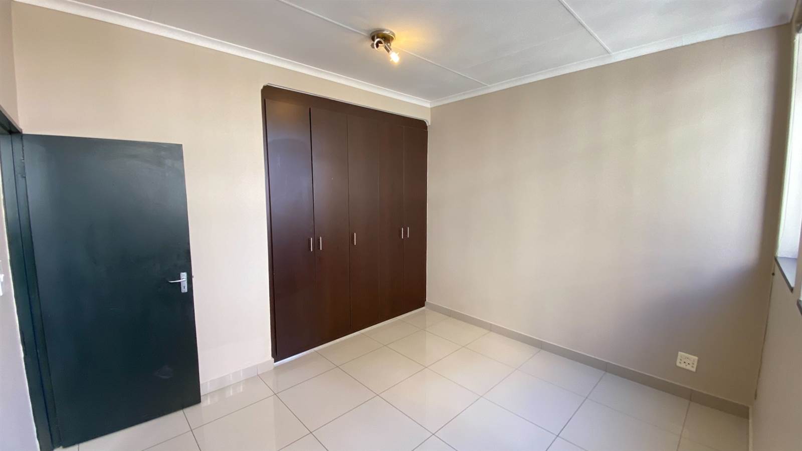 2 Bed Apartment in Braamfontein photo number 9
