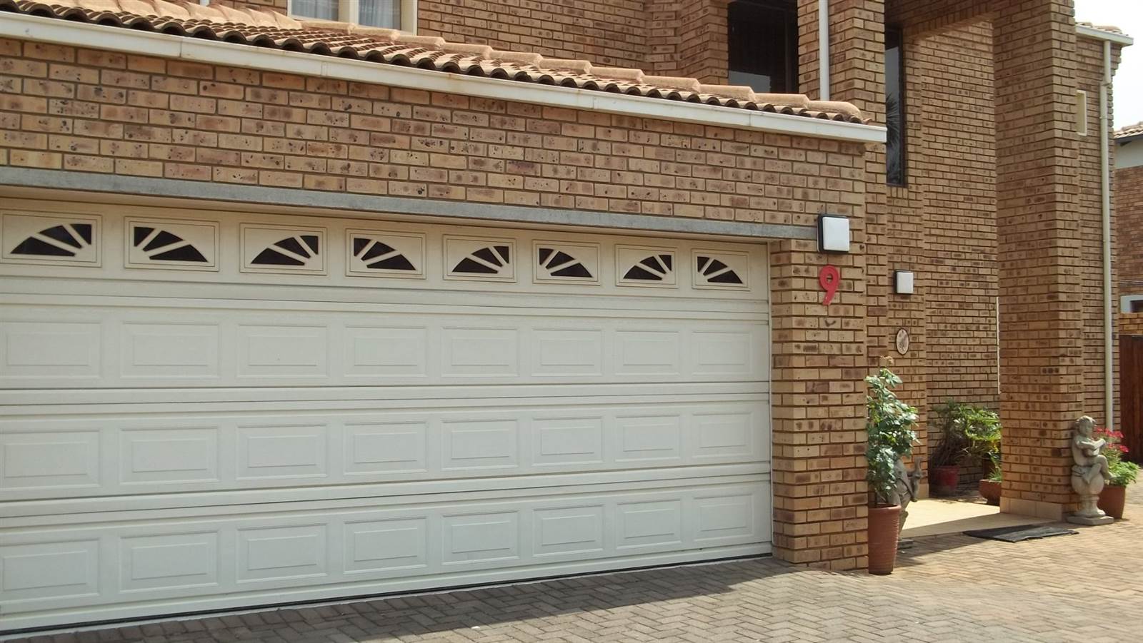3 Bed Townhouse in Centurion Golf Estate photo number 23
