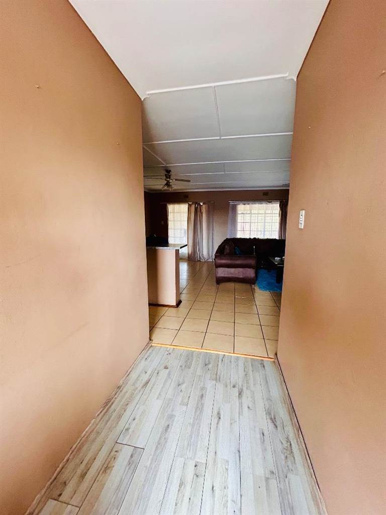 3 Bed Townhouse in Vryheid photo number 7