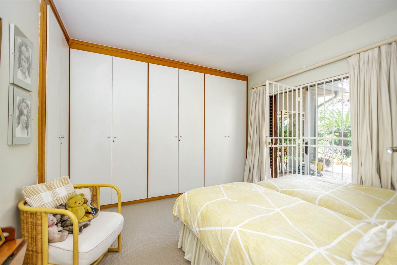 3 Bed Apartment in Hyde Park photo number 21