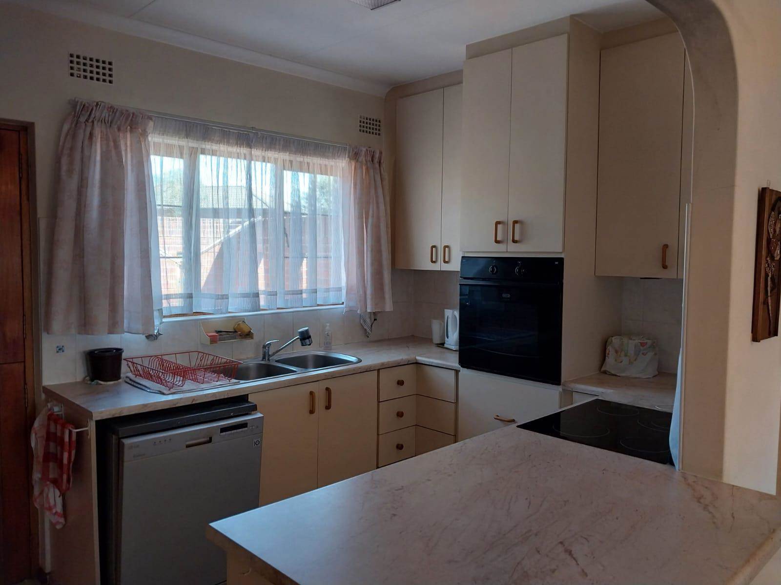 2 Bed Simplex in Howick photo number 15