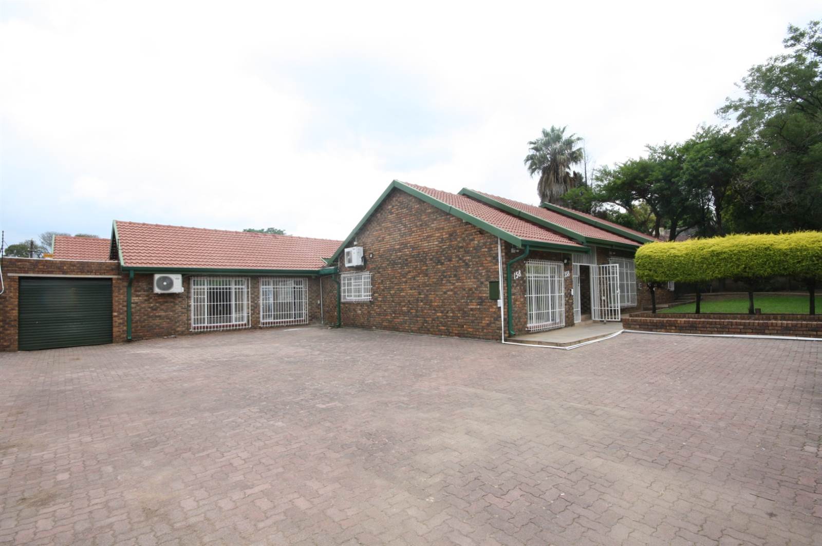 10 Bed House in Edenvale photo number 1