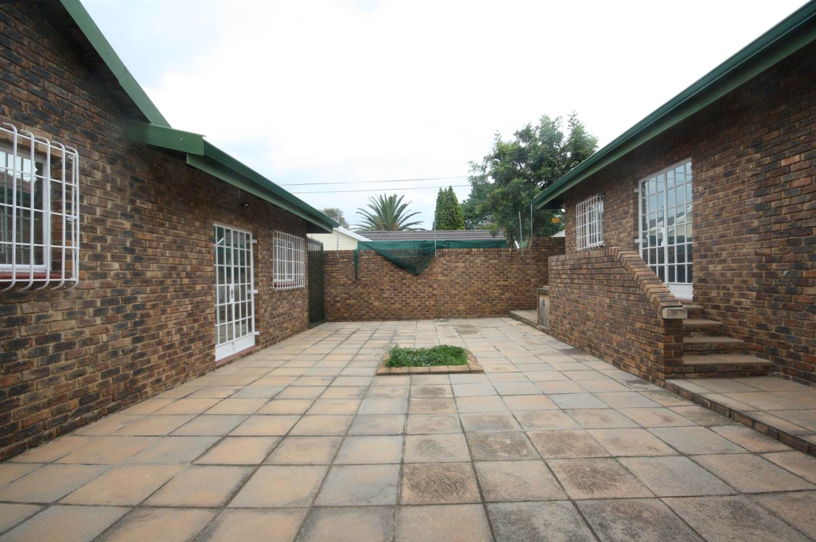 10 Bed House in Edenvale photo number 3