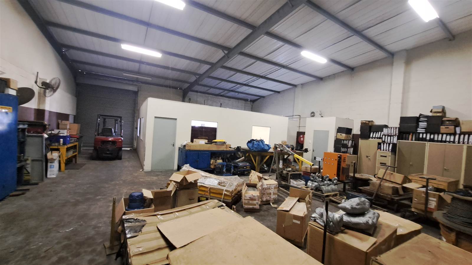 204  m² Industrial space in Alton photo number 2
