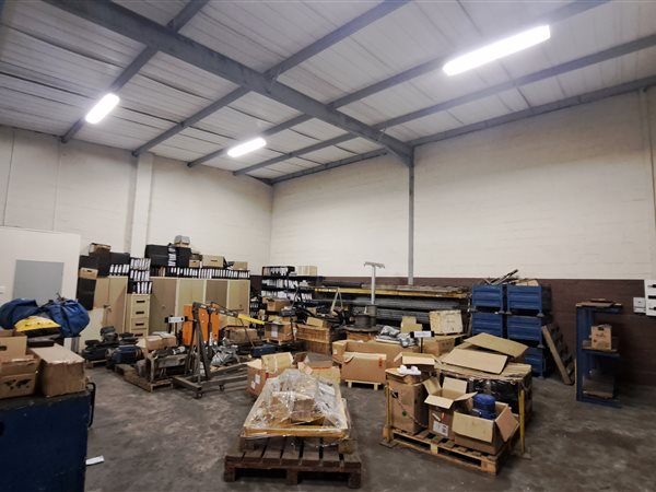 204  m² Industrial space in Alton