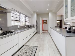 13 Bed House in Libradene
