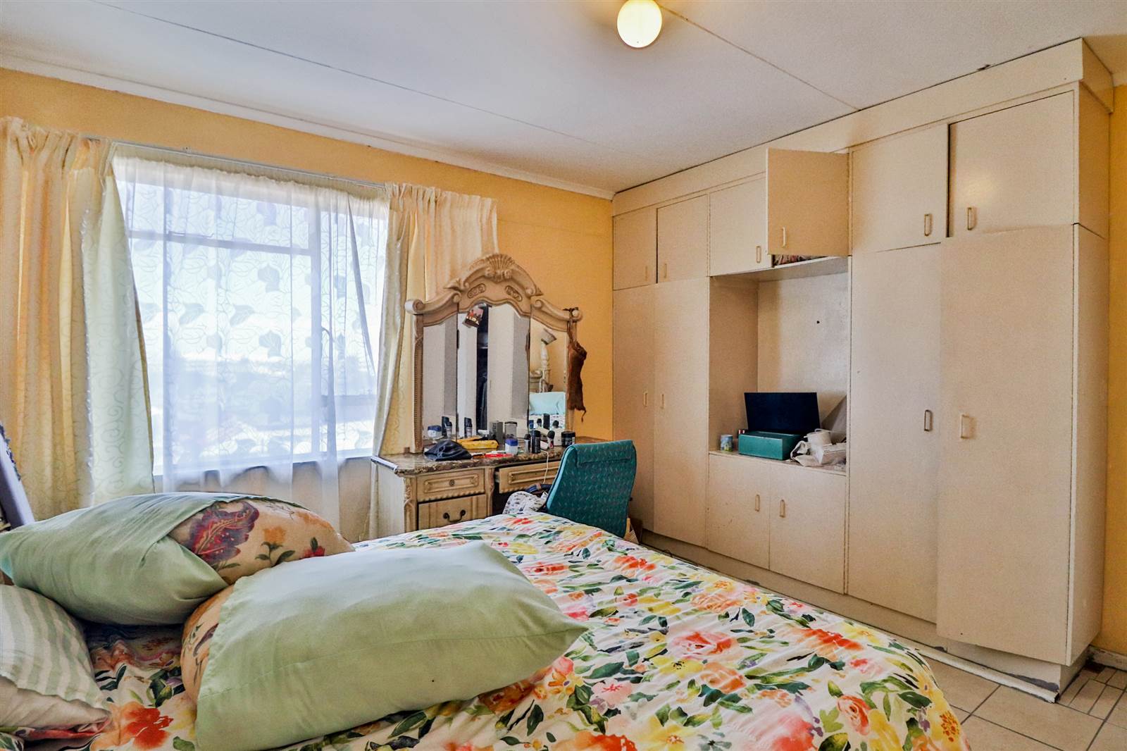 2 Bed Apartment in Port Elizabeth Central photo number 2
