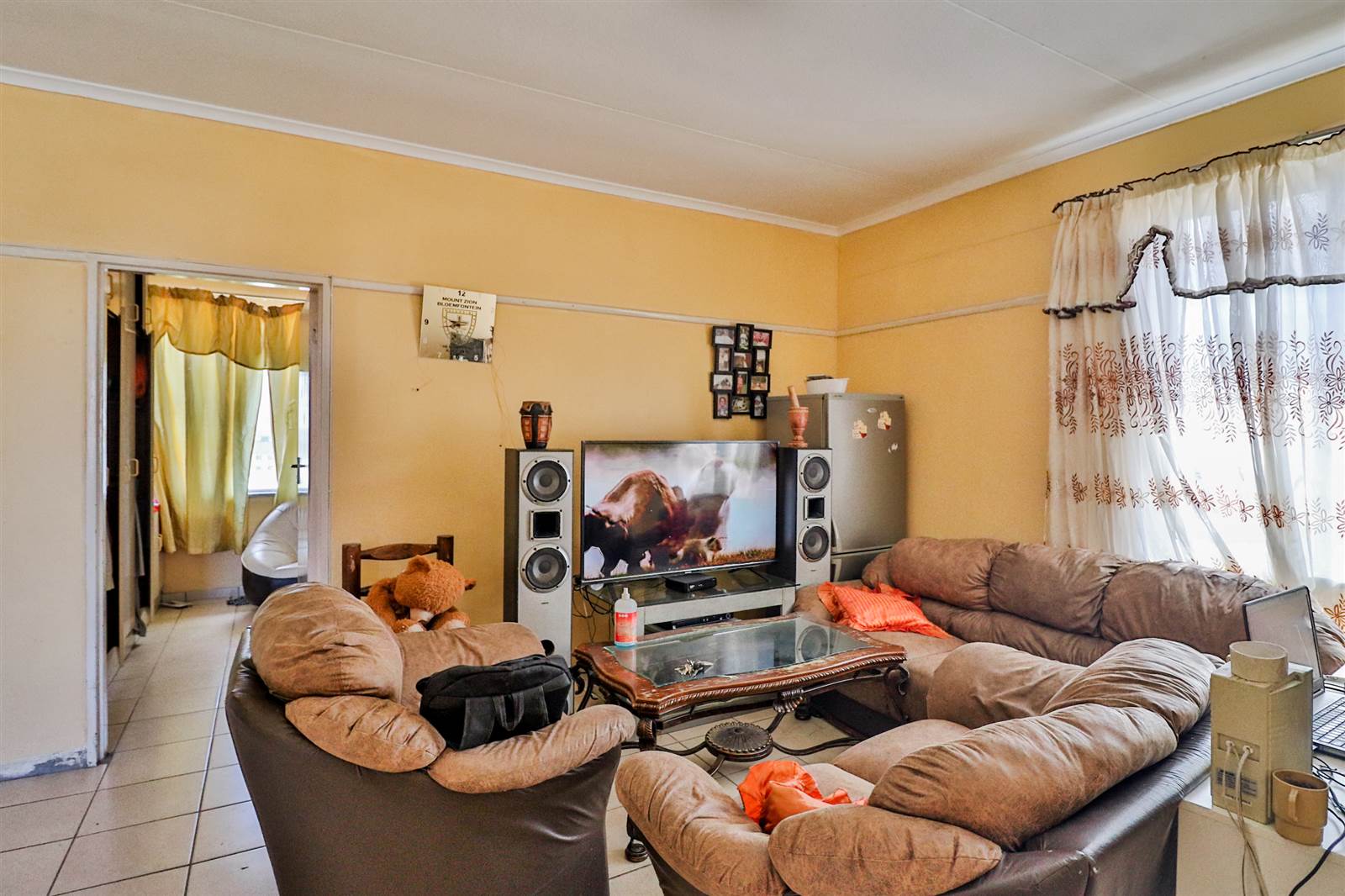2 Bed Apartment in Port Elizabeth Central photo number 3