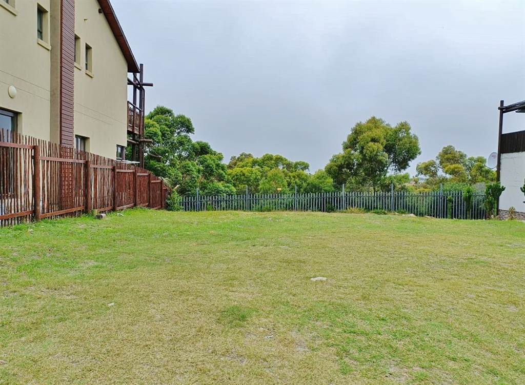 332 m² Land available in Summerstrand photo number 1