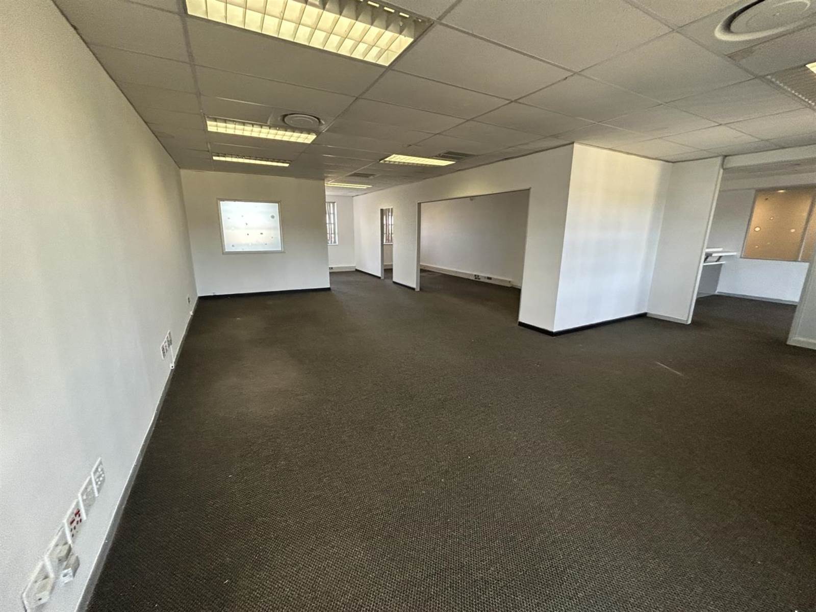 142  m² Office Space in Claremont photo number 3