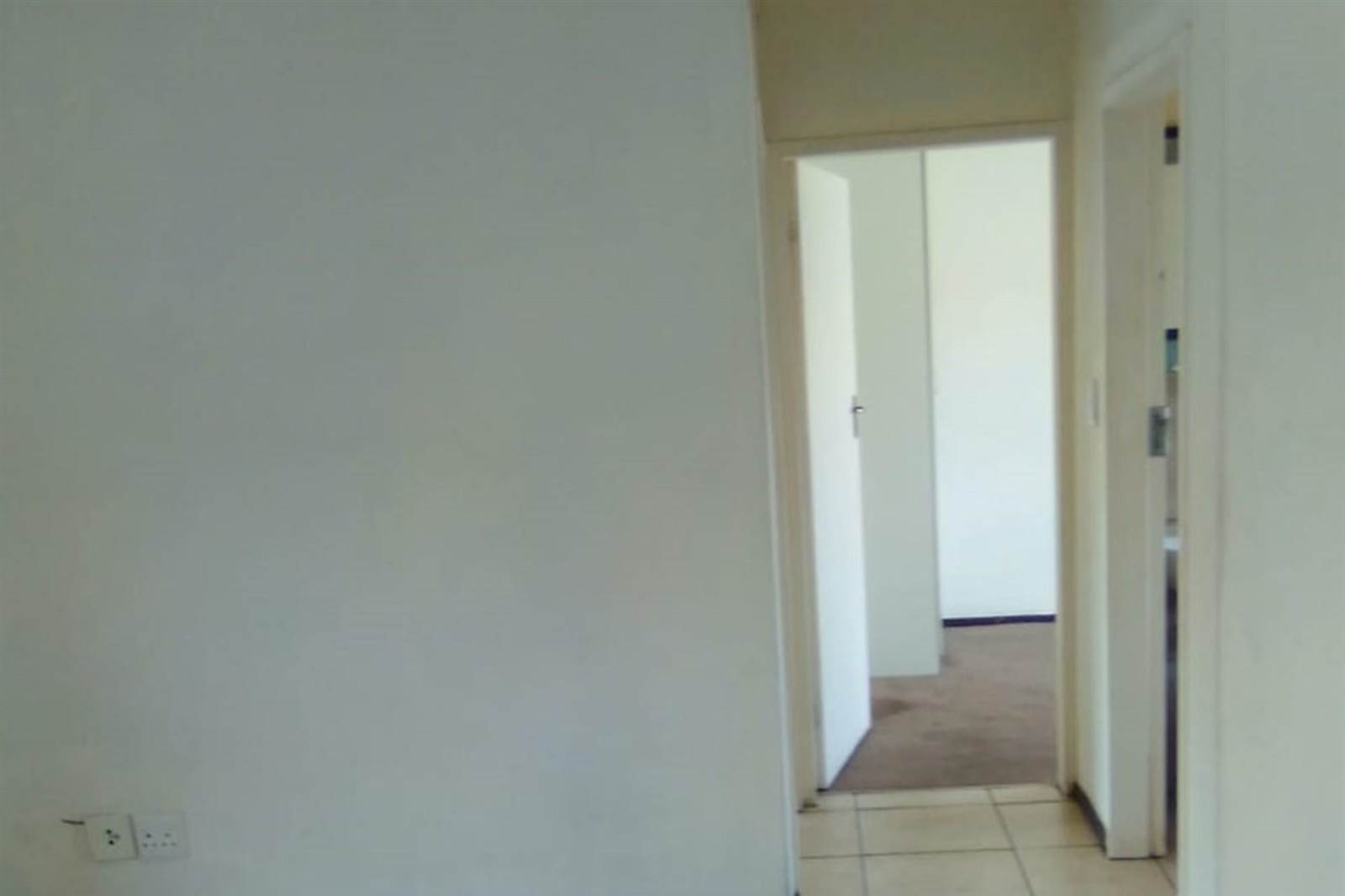 2 Bed Apartment in Brenthurst photo number 14