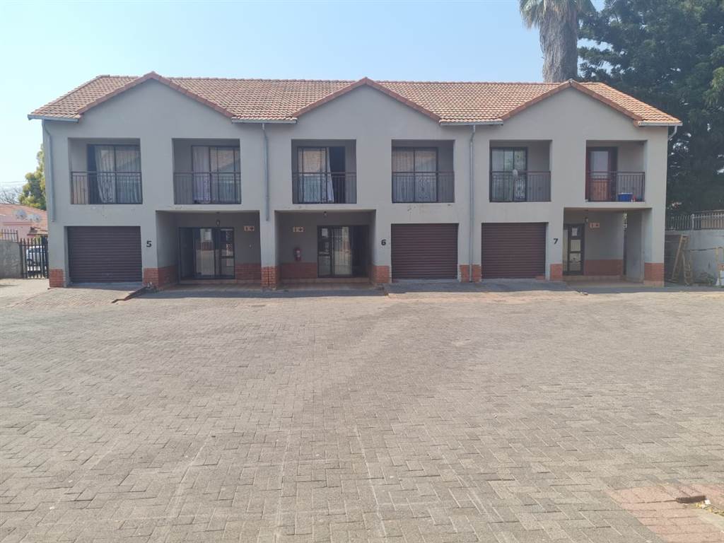800  m² Commercial space in Rustenburg Central photo number 8