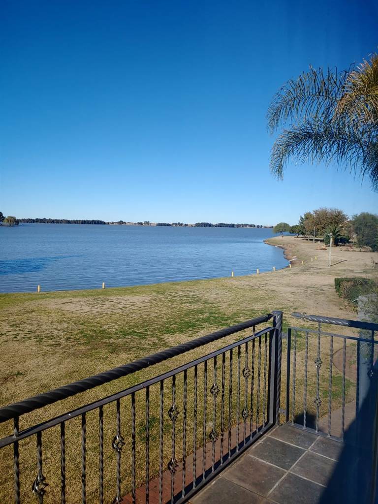4 Bed House in Vaal Marina photo number 17