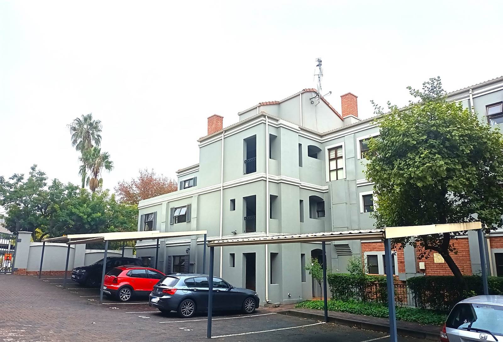 2 Bed Apartment in Craighall Park photo number 17