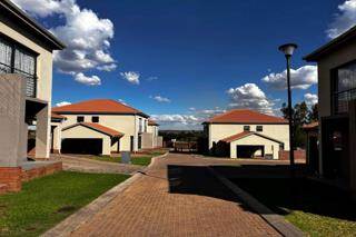 3 Bed Townhouse in Jackaroo Park photo number 12