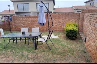 3 Bed Townhouse in Jackaroo Park photo number 10