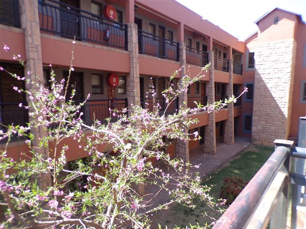 1 Bed Apartment in Spitskop