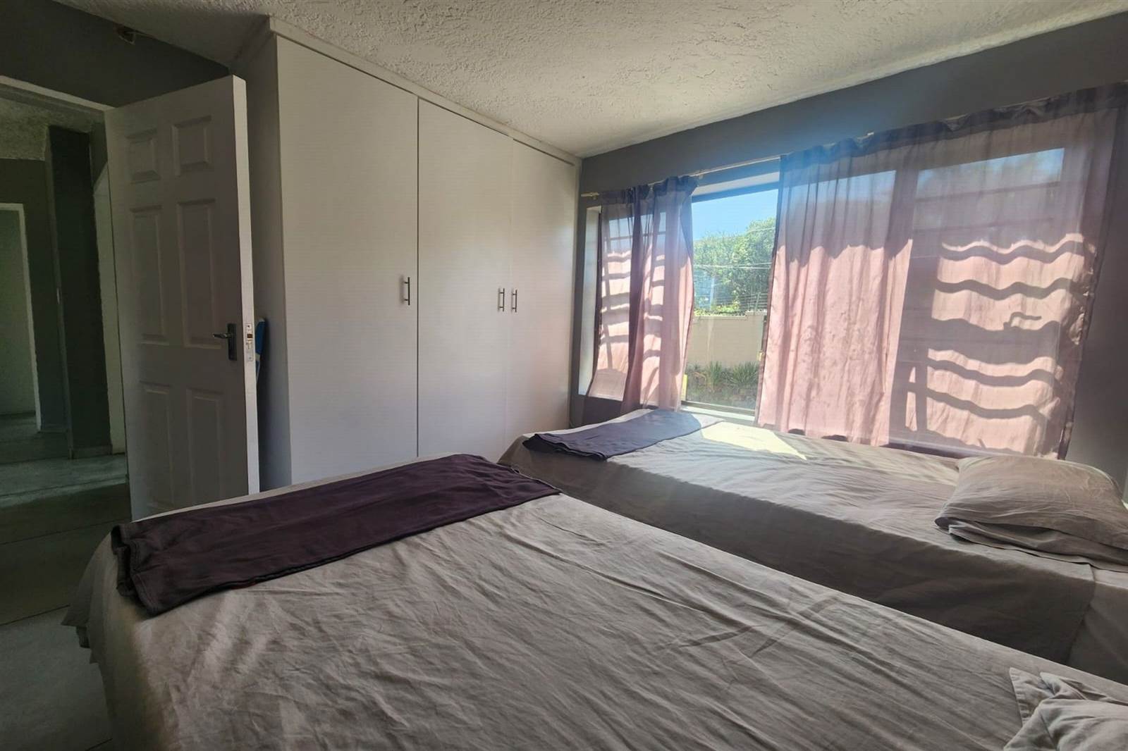 2 Bed Apartment in Amanzimtoti photo number 21