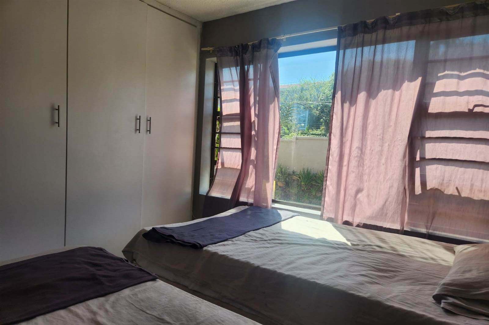 2 Bed Apartment in Amanzimtoti photo number 15