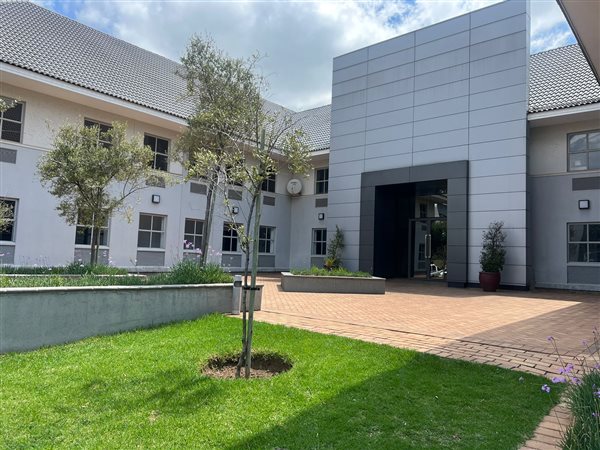 138  m² Commercial space in Hyde Park